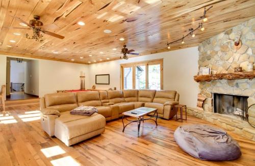 Lake Shore House | Sprawling Minnesota Home w/On-Site Lake Access