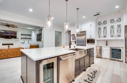 Suwanee House | Sprawling Suwanee Home: Theater, Pool, Hot Tub!