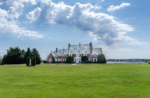 Buzzards Bay House | Sprawling Waterfront Classic Estate with Private Sandy Beach