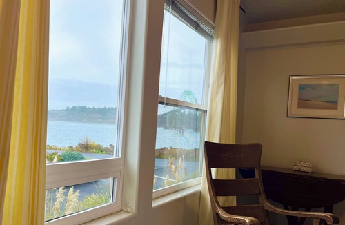 Newport House | Spring and Summer is Special @ Spacious Water-view House in Iconic Fun Location