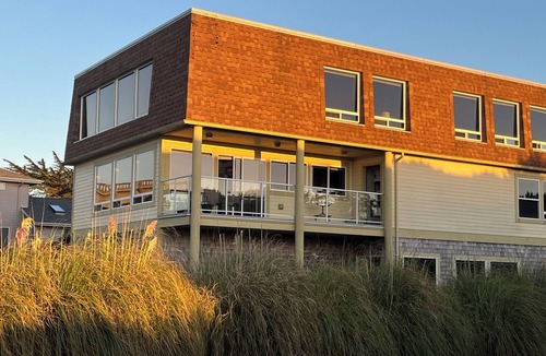 Newport House | Spring and Summer is Special @ Spacious Water-view House in Iconic Fun Location