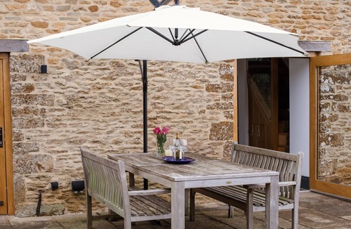Hook Norton House | Spring Barn, Chipping Norton - sleeps 4 guests in 2 bedrooms