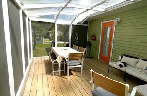 Dunnottar Cottage | Spring bird watching cozy getaway with a wood burning stove. Close to the lake