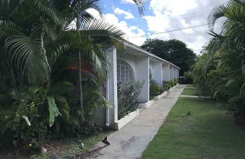 Sandy Lane Condo | Spring Bookings! Anidele Bliss - 1 BR near Beach/Pool ⭐️ In walkable Holetown.