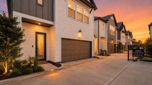 Spring Branch Central House | Spring Branch 3BR - Mins to CityCentre