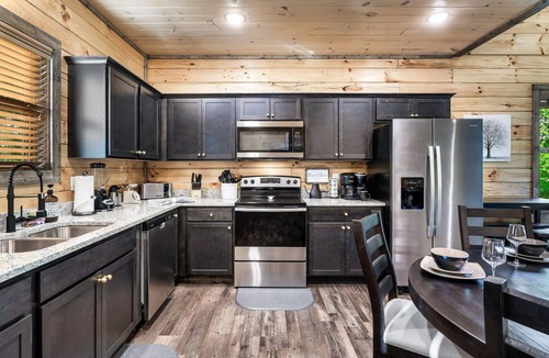 Sevierville Cabin | Spring Break Cabin Indoor Pool Minutes to Dollywood