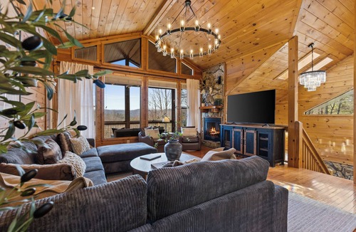 Foxfire Estates Cabin | Spring Break for families in BR with Sauna, Hot tub, Firepit & amazing views