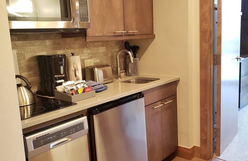 Peak 8 Condo | SPRING BREAK- SLOPESIDE Luxury Ski-in/Ski-out- Grand Colorado Peak 8 - SLEEPS 16