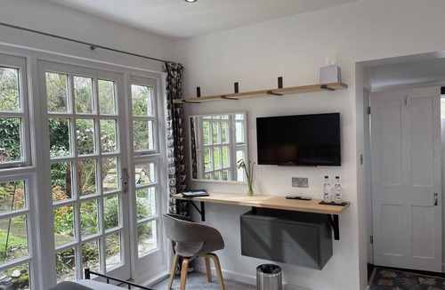 Probus Bed & Breakfast | Spring Cottage B&B