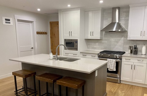 Canmore Apartment | Spring Creek Luxury One Bedroom Sleeps 4