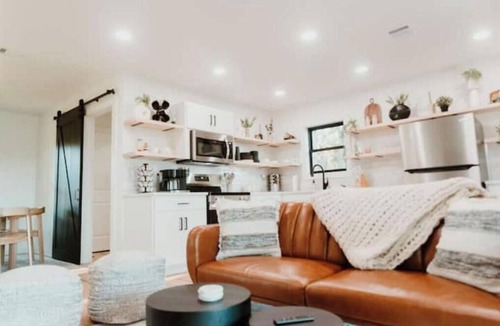 Hearne House | Spring Creek Oasis, 2-bedroom house in welcoming Bryan