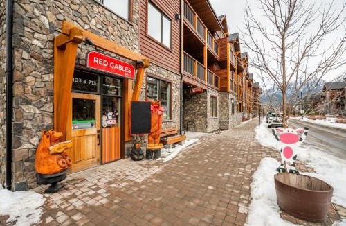 Canmore Apartment | Spring Creek Penthouse by Canadian Rockies Vacation Rentals