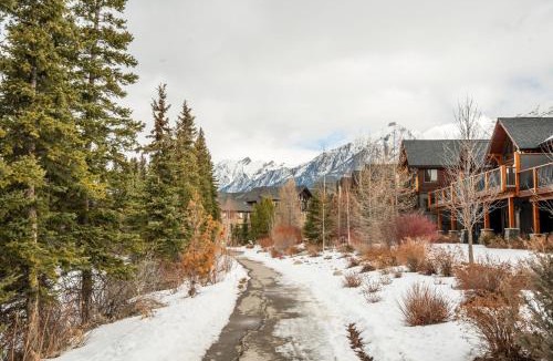 Canmore Apartment | Spring Creek Penthouse by Canadian Rockies Vacation Rentals