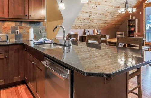 Canmore Condo | Spring Creek Vacations 2 BR Elevated Condo 401R