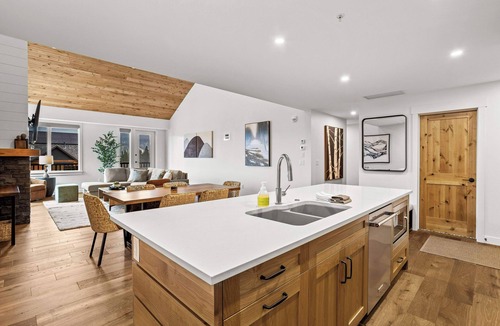 Canmore Condo | Spring Creek Vacations 2 BR Elevated Condo 402TM
