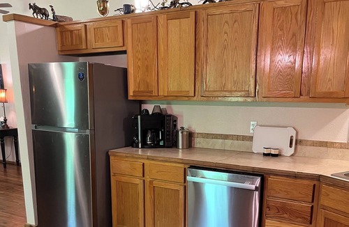 Powell Cabin | SPRING DISCOUNT Charming 3 bedroom log cabin near Bella Vista Ar. Private