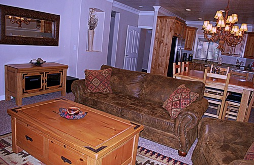 Ogden Condo | Spring Extreme Special! Snowbasin Lakeside Romantic Getaway. Hot Tub, Garage.
