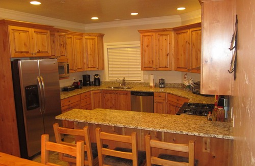Ogden Condo | Spring Extreme Special! Snowbasin Lakeside Romantic Getaway. Hot Tub, Garage.