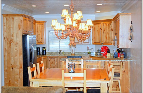 Ogden Condo | Spring Extreme Special! Snowbasin Lakeside Romantic Getaway. Hot Tub, Garage.