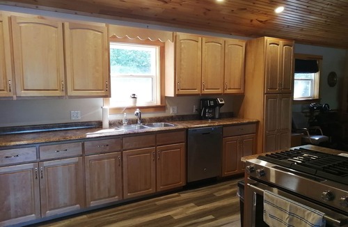 Annapolis Subdivision D House | Spring fed/beautiful sand beach/wifi/New Beds/Firewood/trophy fishing/8 Kayaks