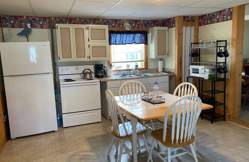Gypsum Cottage | SPRING GETAWAY! Comfortable 2BR cozy cottage just a few steps from Sandusky Bay!