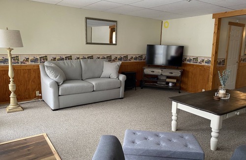 Gypsum Cottage | SPRING GETAWAY! Comfortable 2BR cozy cottage just a few steps from Sandusky Bay!