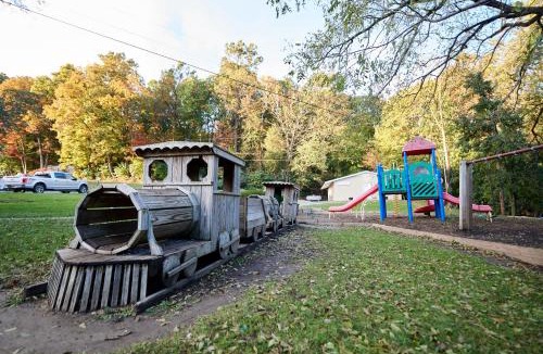 New Holland Resort | Spring Gulch Lodge 11