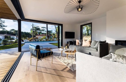 Anglet Villa | SPRING . KEYWEEK - Contemporary villa with pool in the hea
