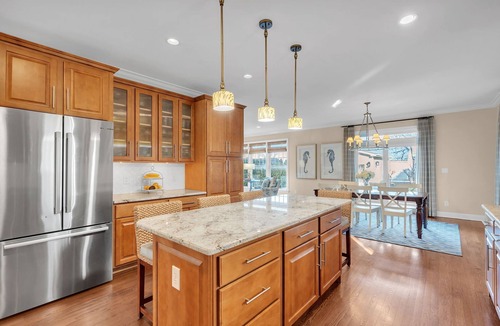 Spring Lake House | Spring Lake. 5 BR, 4 BA. 5 Beach/Pool Passes, 3 Blocks to Beach and Lake Views