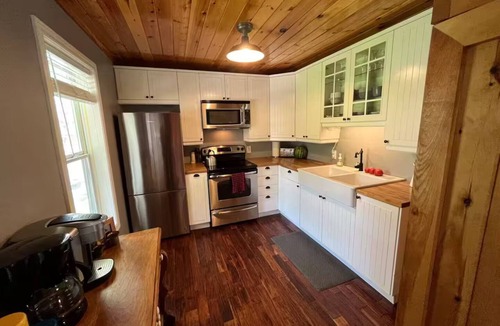 Rye Cottage | Spring Lake Chalets, Sweet Summer Retreat, Sandy Beach, Hot Tub, 3 bedrooms