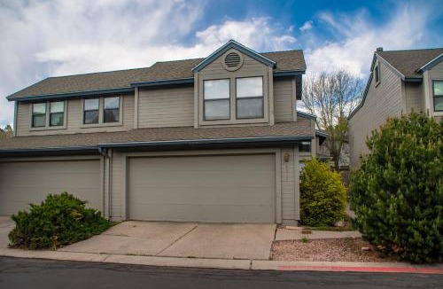 Flagstaff House | Spring Meadows Marvelous & Bright Town Home - Close to Foxglenn Park and Country Club!