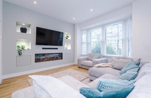 Harrogate House | Spring Mount - 3 Bedrooms - Close to Convention Centre
