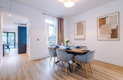 Harrogate House | Spring Mount - 3 Bedrooms - Close to Convention Centre