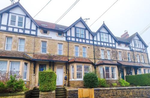 Harrogate House | Spring Mount - 3 Bedrooms - Close to Convention Centre