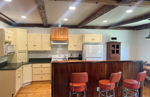 Surry House | Spring Oaks 3-bedroom 2-bath. Pet Friendly!
