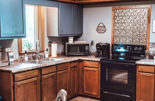 Rockbridge House | Spring Retreat | King Bed | Hot Tub | Forest Views