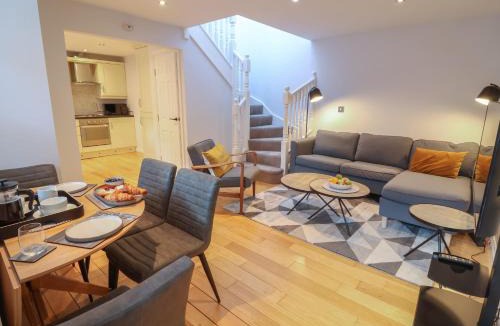 Bedale House | Spring Rose