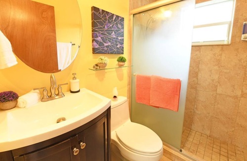 West Little Havana House | Spring Sale | Huge backyard | 2 Beds Apartment | Calle Ocho| South Beach 12min