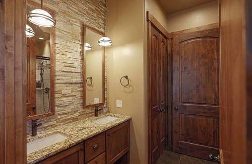 Ashton Cabin | Spring Shores Lodge - Luxury mountain estate on a private lake. With 3 en-suite king bedrooms 4 other bedrooms and 2 large bunkrooms, it sleeps up to 40 guests—perfect for family reunions, retreats, and group getaways in a secluded luxury setting.