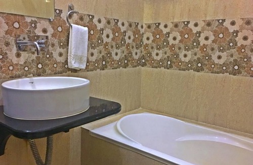 Mughal Sarai Hotel | Spring Sky Mughalsarai by ShriGo Hotels