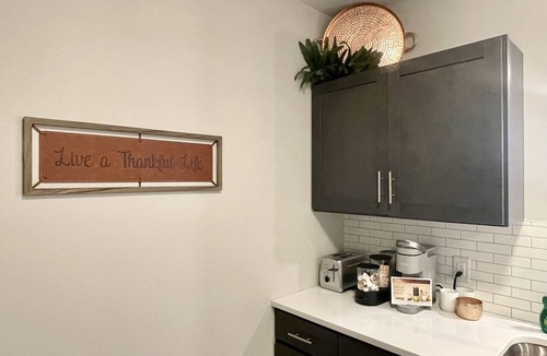 Newark Apartment | Spring Suite 15