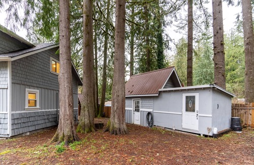Marmot House | Spring time family fun near Mt Hood with a hot tub! Bike! Ski!
