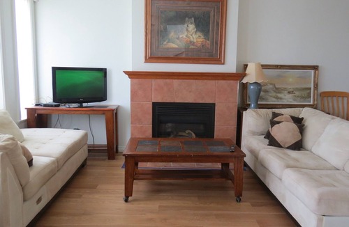 Burnaby House | Springer Vacation Home is located atop peaceful Capitol Hill in North Burnaby.