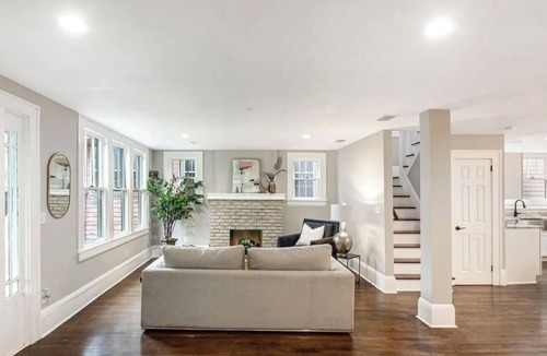 Springfield House | Springfield Charmer Clean, Spacious, with WI-FI Close to all!
