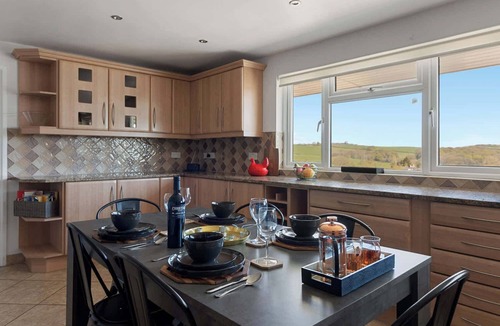 Newton Saint Cyres House | Springfield Deer View - Private Hot Tub & Communal Swimming Pool with Fishing nearby