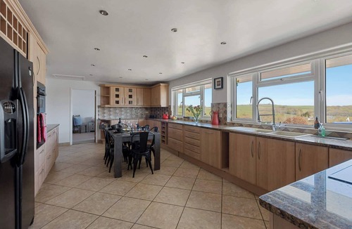 Newton Saint Cyres House | Springfield Deer View - Private Hot Tub & Communal Swimming Pool with Fishing nearby