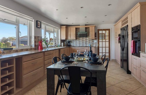 Newton Saint Cyres House | Springfield Deer View - Private Hot Tub & Communal Swimming Pool with Fishing nearby