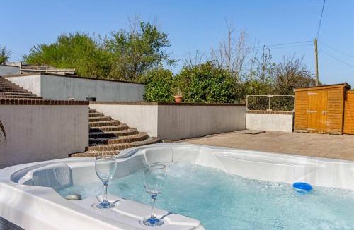 Newton Saint Cyres House | Springfield Deer View -No Commercial Sign written Vehicles,Private Hot Tub , 2 Dogs Max,Fishing Nearby & Communal Swimming Pool ,Pool open May to September