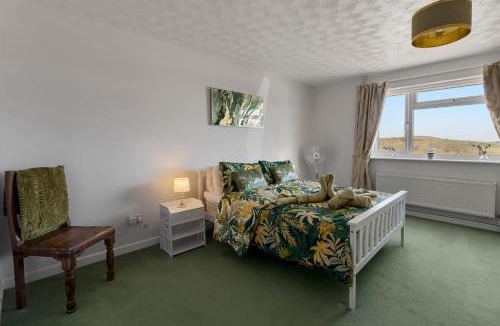 Newton Saint Cyres House | Springfield Deer View -No Commercial Sign written Vehicles,Private Hot Tub , 2 Dogs Max,Fishing Nearby & Communal Swimming Pool ,Pool open May to September