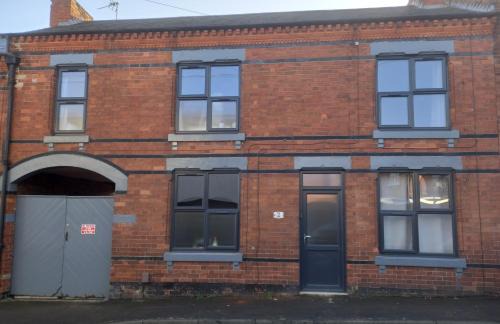 Giltbrook House | Springfield Gardens - 4 Bedroom House, 8 Beds, Close to J26 M1-A52 - Ilkeston - Long Eaton - Nottingham - Derbyshire - 400Mbs WiFi Free Parking!